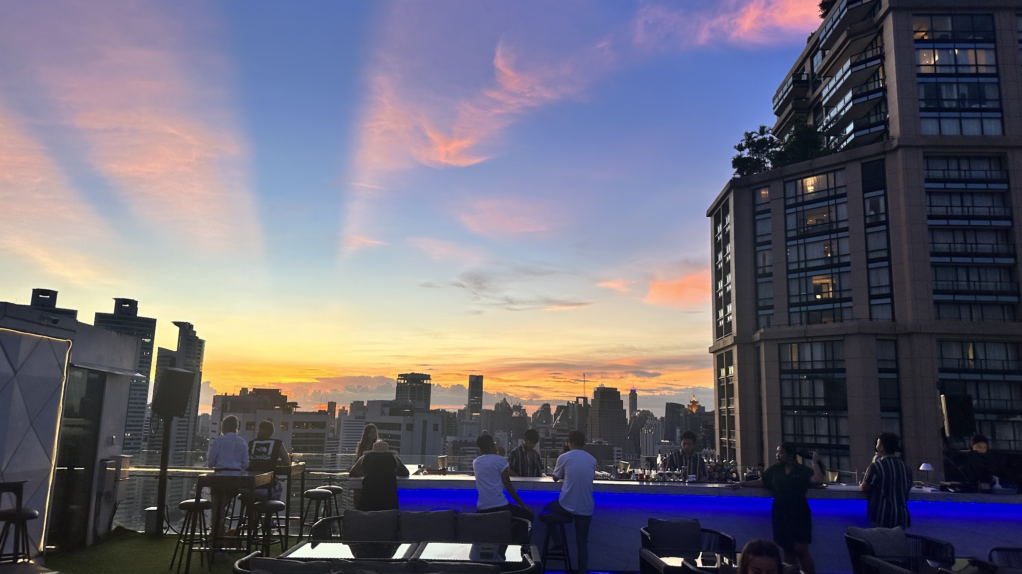 Vanilla Sky Rooftop Bar | Hopsa