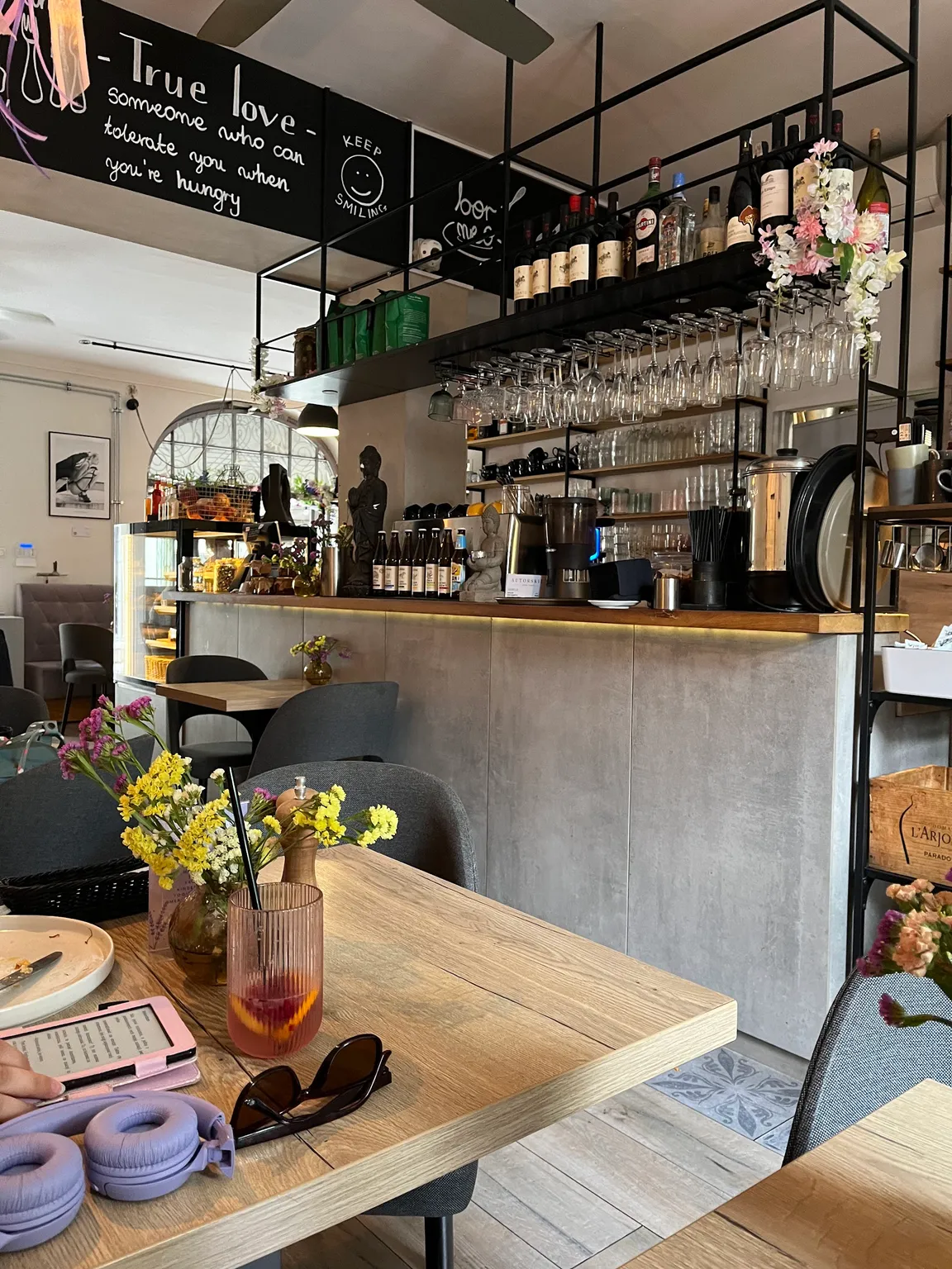 Lavenda Cafe & Lunch